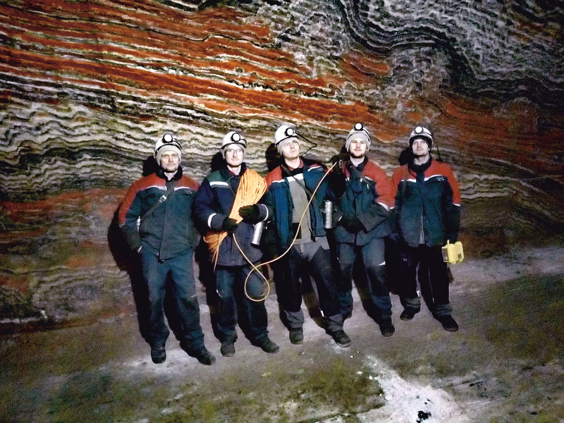 Сотрудники НИЛ Геофизики на полевых работах в шахте рудника СКРУ-3 